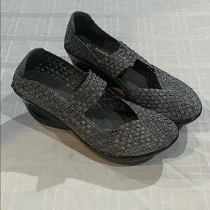 CC Resorts Women's Gray Woven Flats